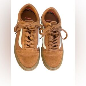 Women’s Van Casual Suede Low-Top Sneakers - EUC